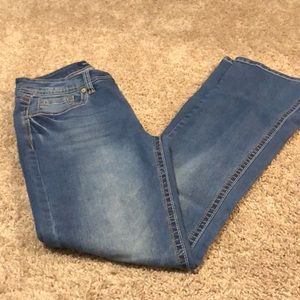 Wallflower Juniors Size 9, more straight leg